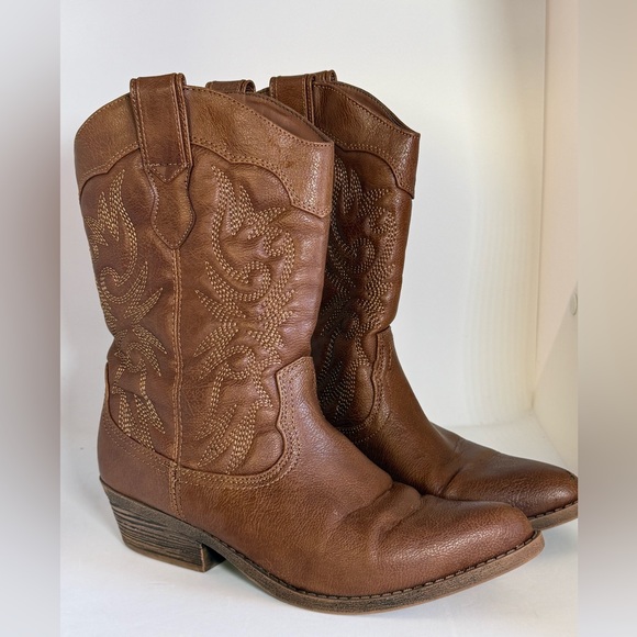 The Faded Glory Women's Western Cowboy Boots Ankle/Brown, Size 7 - Picture 2 of 13